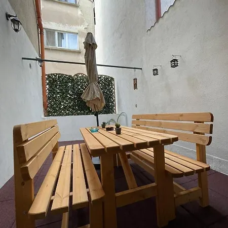 דירה W/ Fire Place - Ground Floor