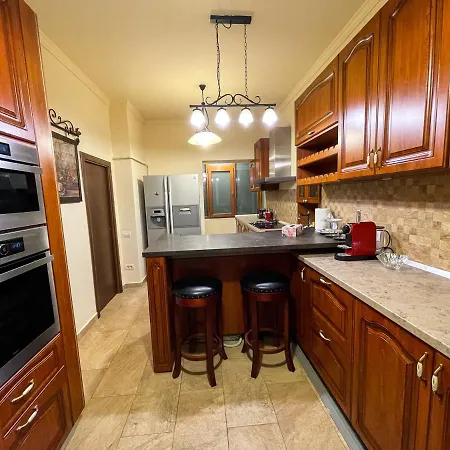 Apartment W/ Fire Place - Ground Floor