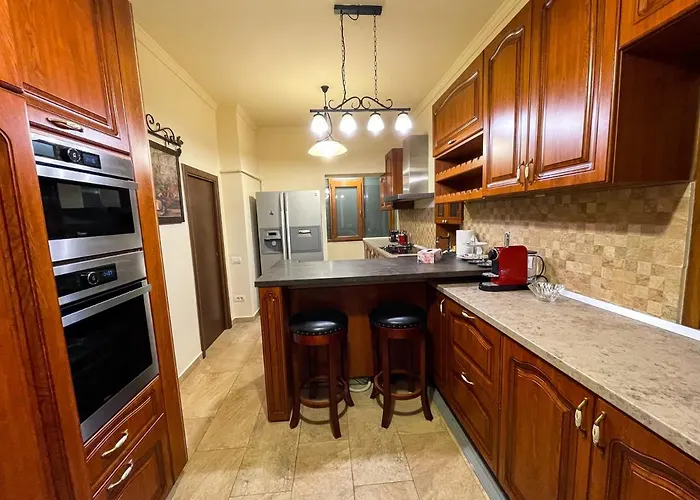 Apartment W/ Fire Place - Ground Floor