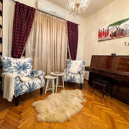Apartment W/ Fire Place - Ground Floor