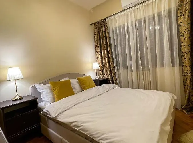 W/ Fire Place - Ground Floor Apartament Bucureşti